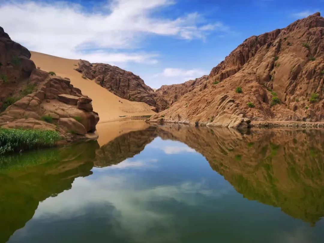 大漠天池,一颗璀璨的沙海明珠