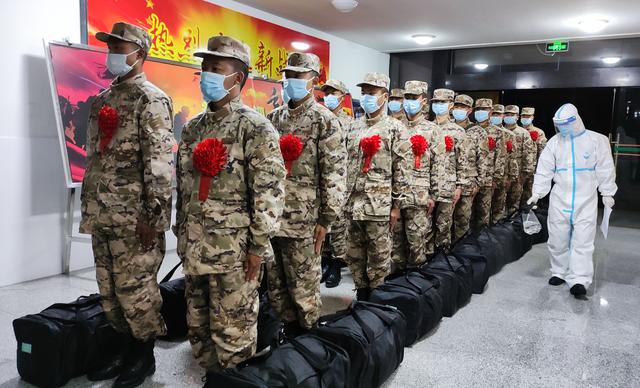 武警厦门支队新兵大队积极做好新兵入营"十个一"工作