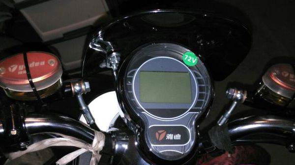 雅迪电动车突然断电了仪表没显示了