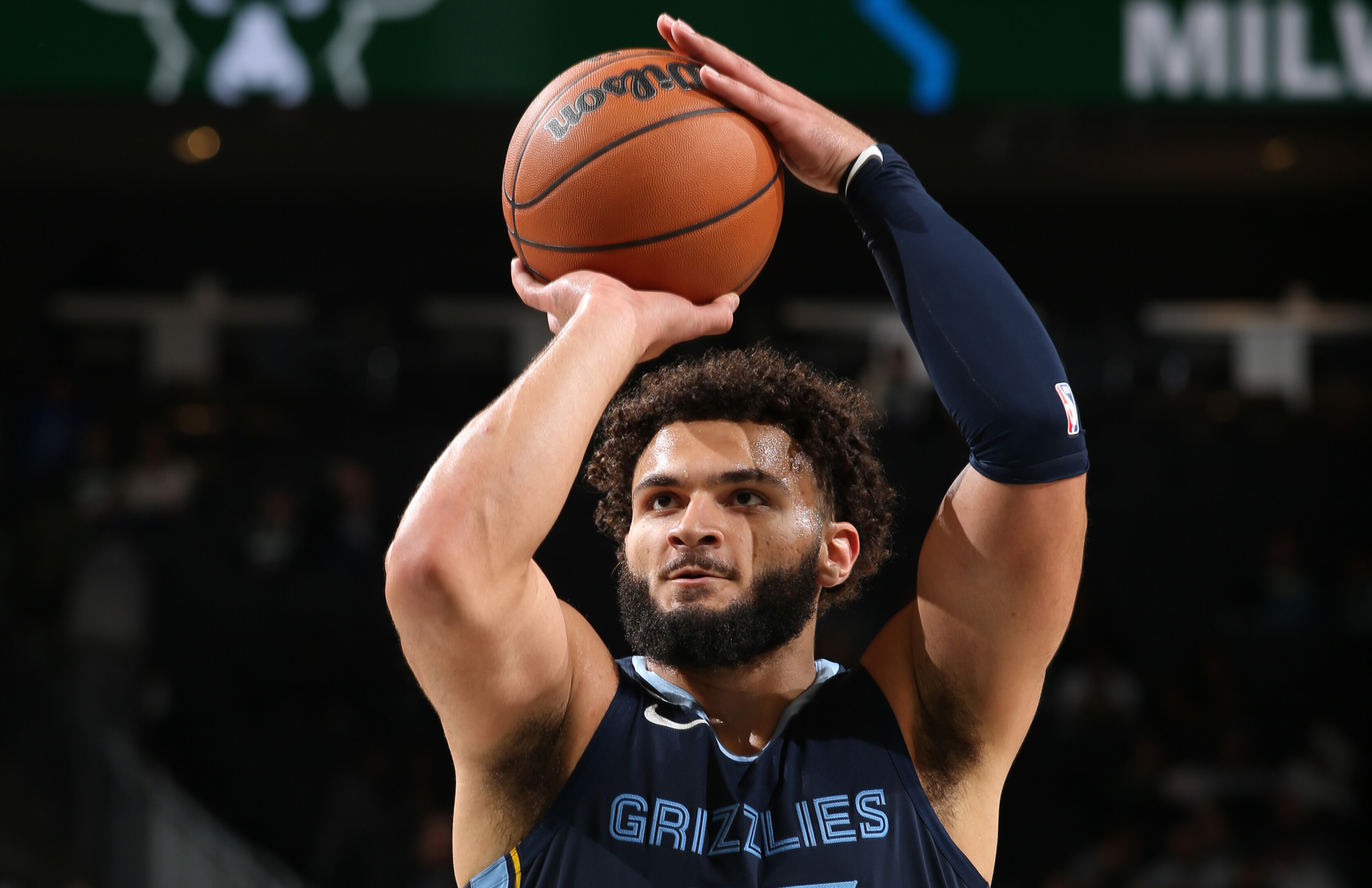 大卫-罗迪18分 灰熊六人得分上双逆转雄鹿