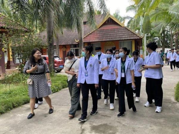 泰国清莱皇家大学传统医学与替代医学院师生赴西双版纳林艳芳民族医院