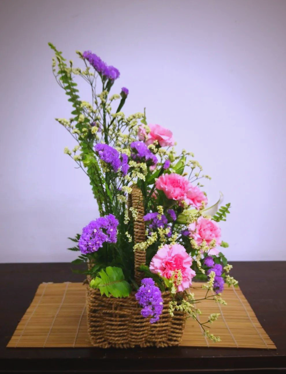 如何用正三角形插花技巧打造西方经典插花