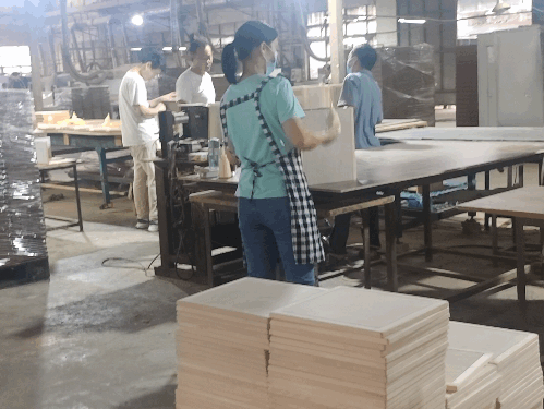 师奶级别的打工妹仍然活力四射,风韵犹存,不输年轻姑娘