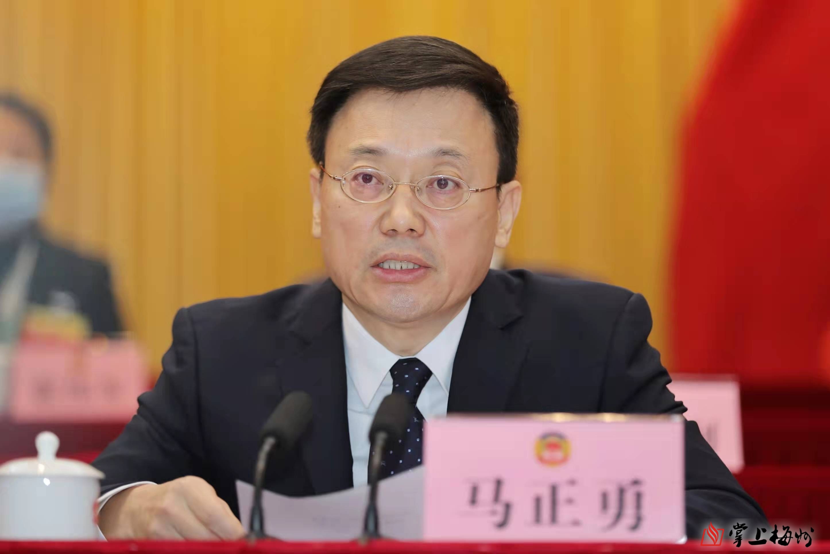 梅州市政协八届一次会议闭幕