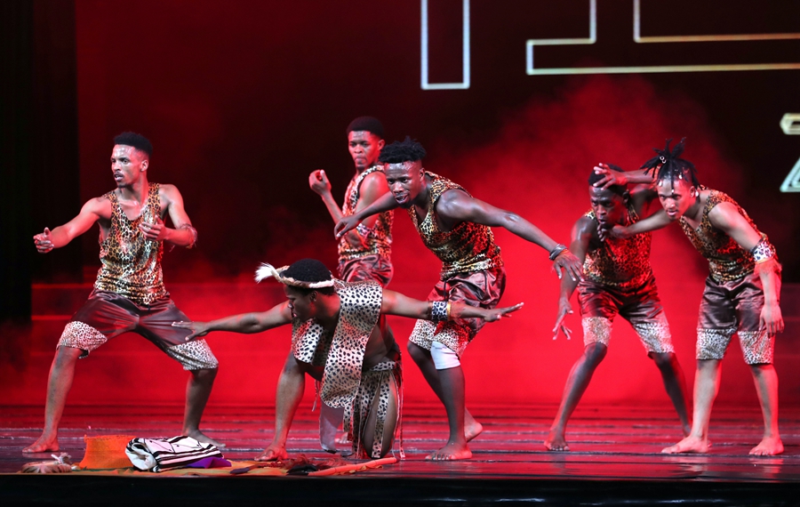 第六届中国新疆国际民族舞蹈节:南非埃尔维斯舞蹈艺术团首演