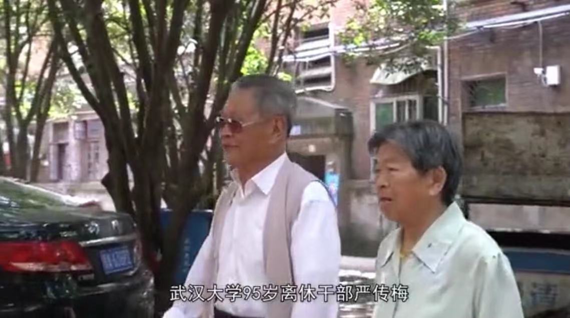 "张富清式"的老英雄严传梅:深藏军功几十载,毕生积蓄交给党