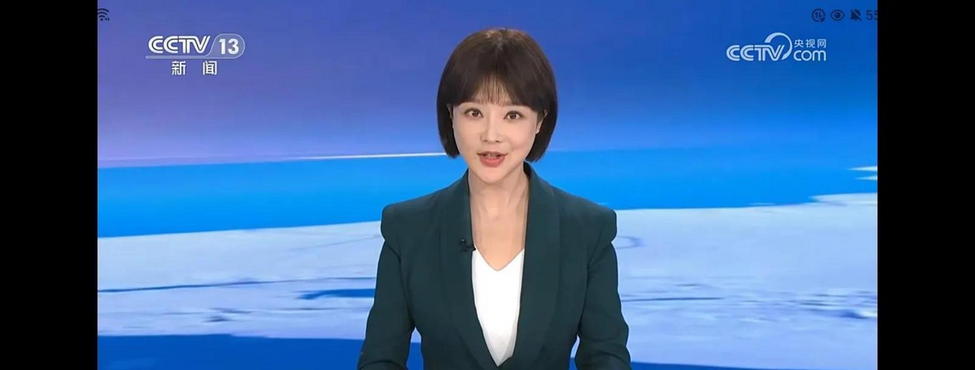 央视新闻主持人胡蝶真漂亮啊,都说陕北出美女,但和王二妮比起来有过之