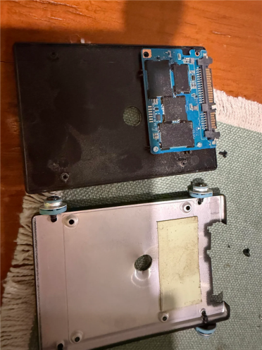 物理销毁SSD：结果根本没贯穿PCB！直接就扔到垃圾桶了