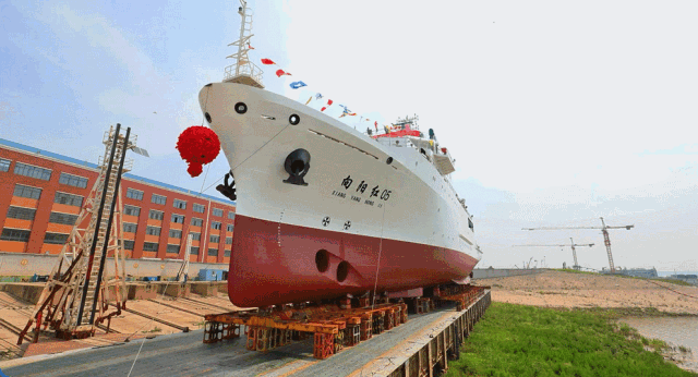 自然资源部南海局3000吨级海洋综合科考船"向阳红05"下水