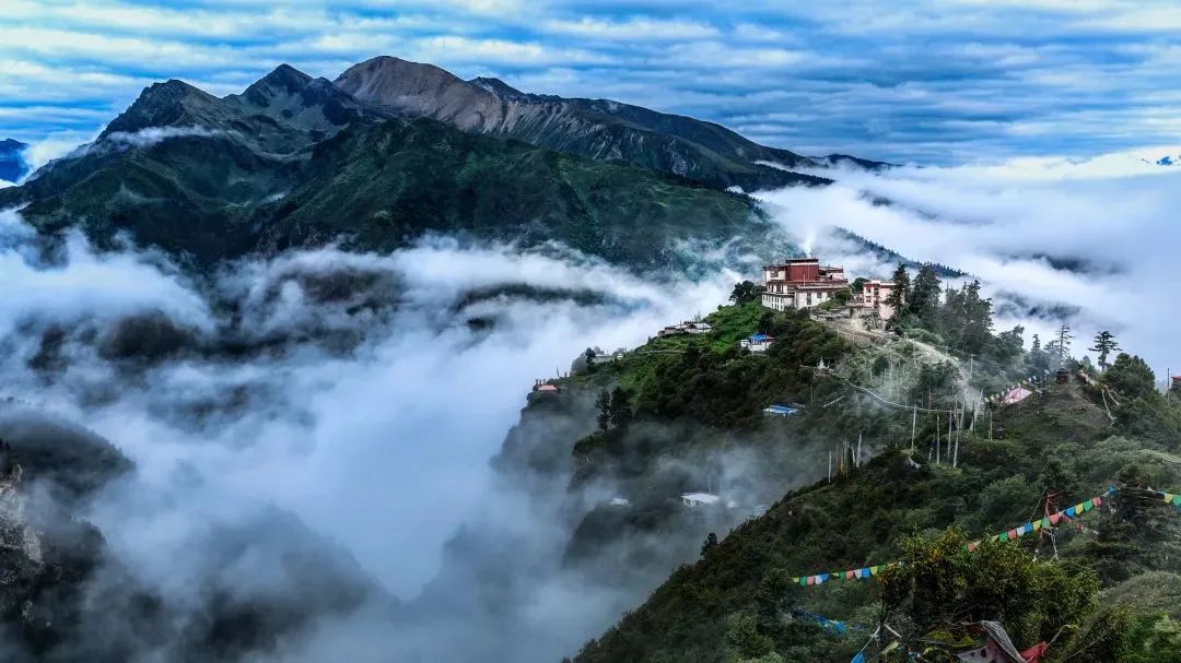 洛扎河与边巴河交汇处 属于半湿润干旱气候区域 距洛扎县县城80公里