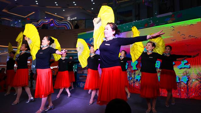 观盛世美景赏五月花红记监利市曲艺家协会百晟广场庆五一文艺晚会