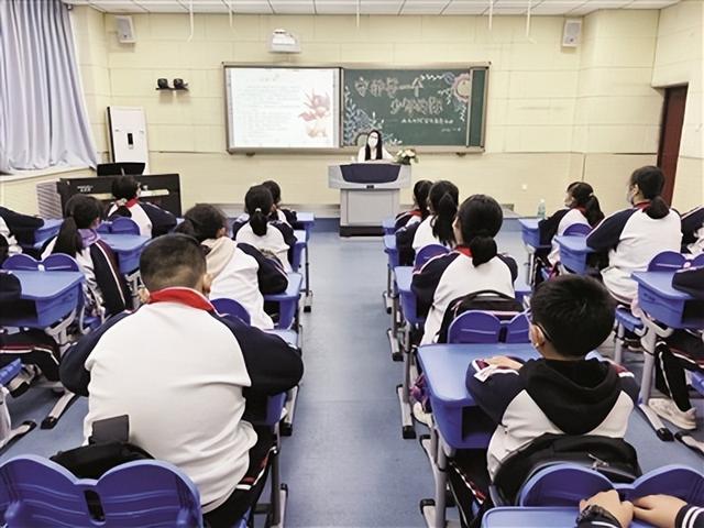 塘沽工农村小学开展多样化,沉浸式社会实践和普法活动 引导学生厚植