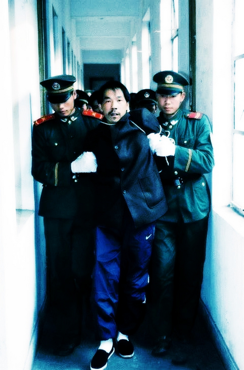 1999年,"凶手"法子英被带到命案现场,命案老照片.