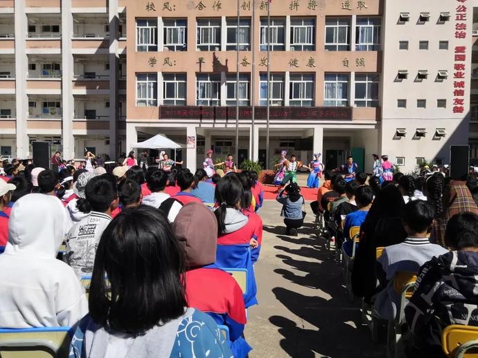 这场惠民演出,让晋宁七中师生乐开怀