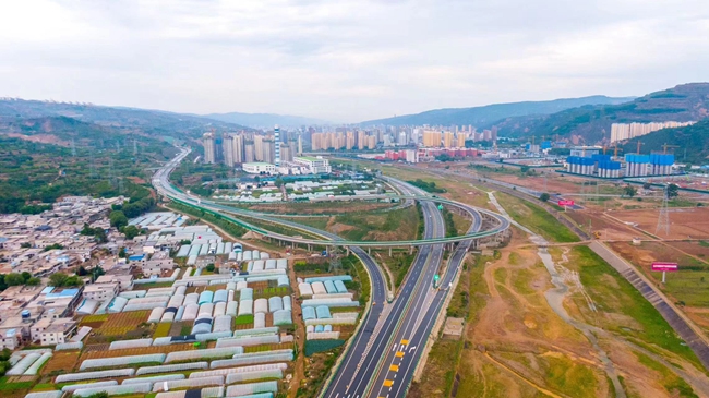 公航旅集团投资建设的平天高速公路全线通车