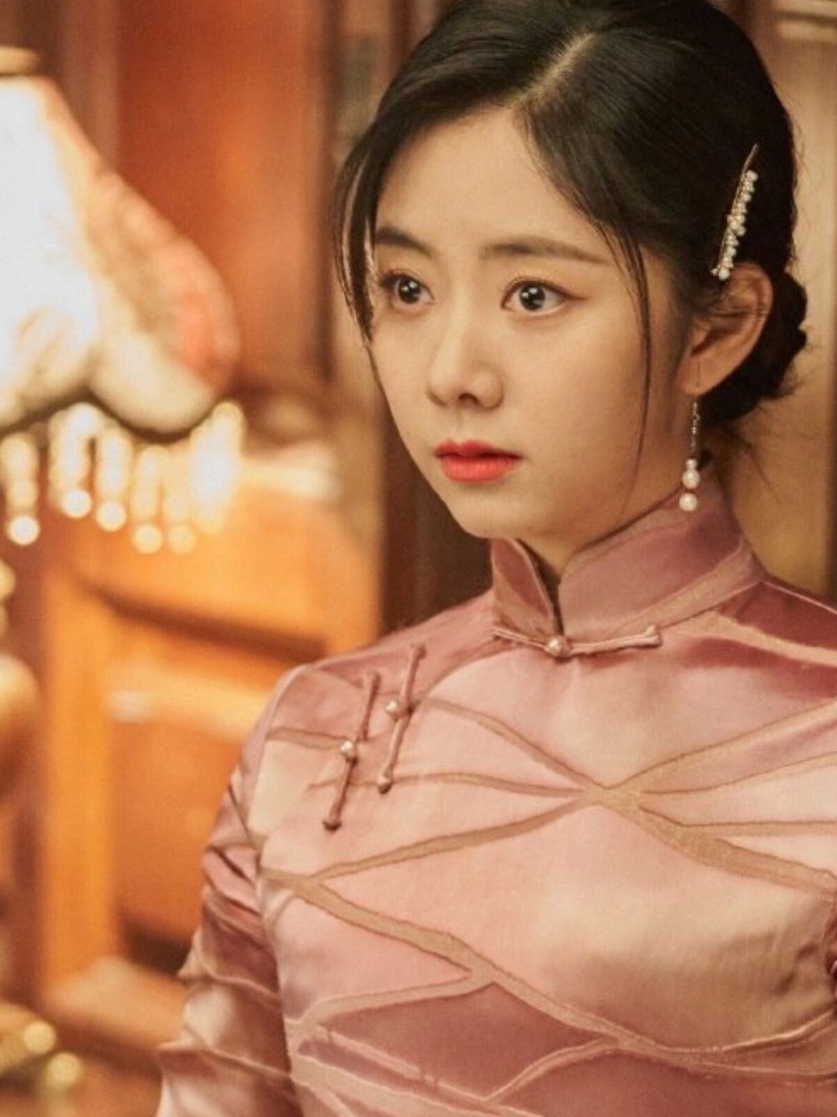 "圆脸女人"怎么把旗袍穿出美感?跟着谭松韵学,准没错