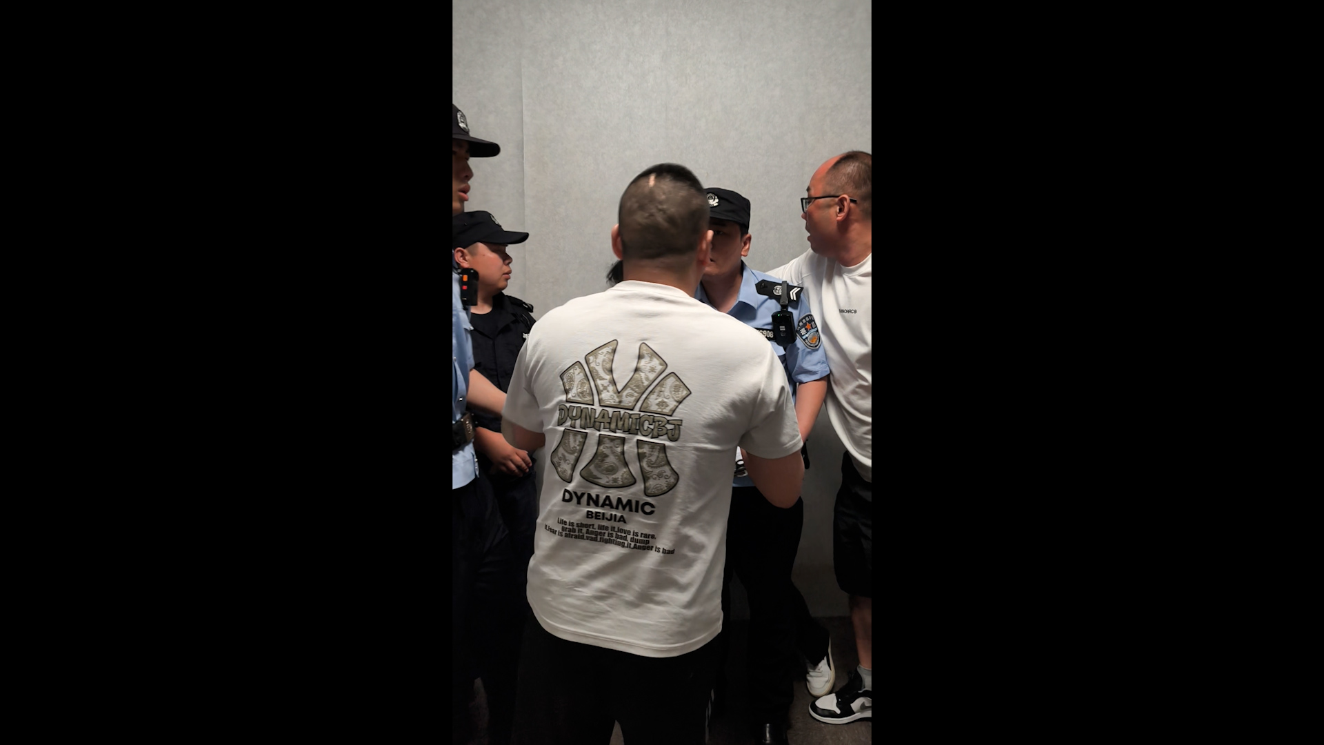 地下助孕实验室藏身杭州别墅区 记者暗访遭工作人员暴力拖拽致骨折 - 图9