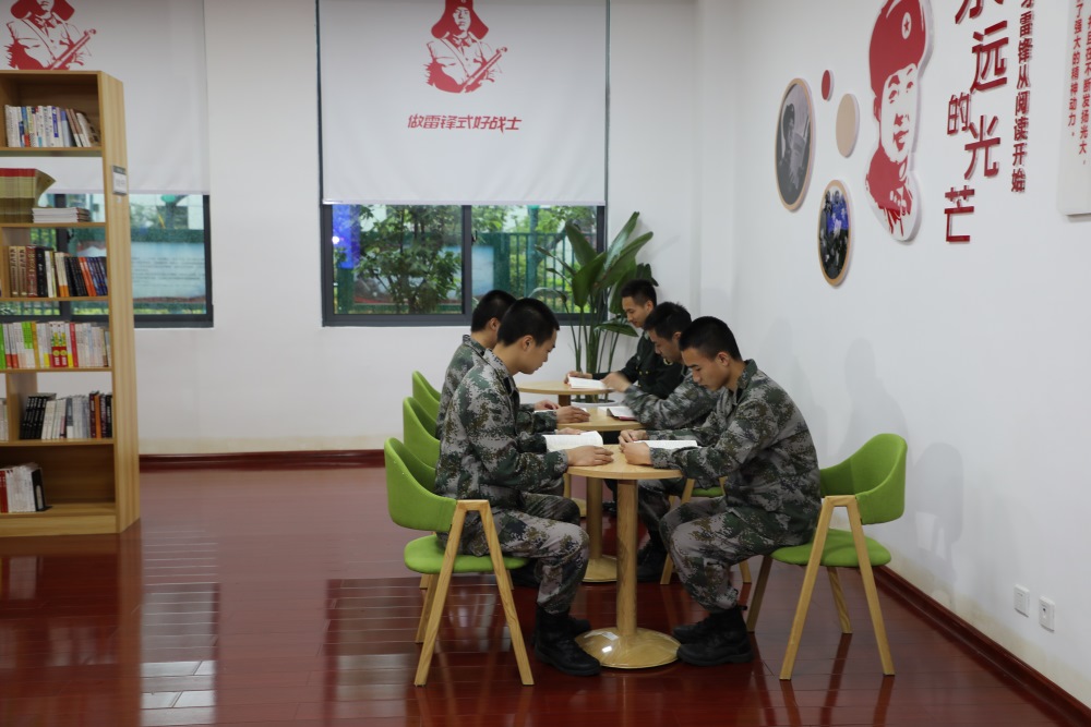 长沙警备区举行"与时代同行 为强军阅读"主题读书活动