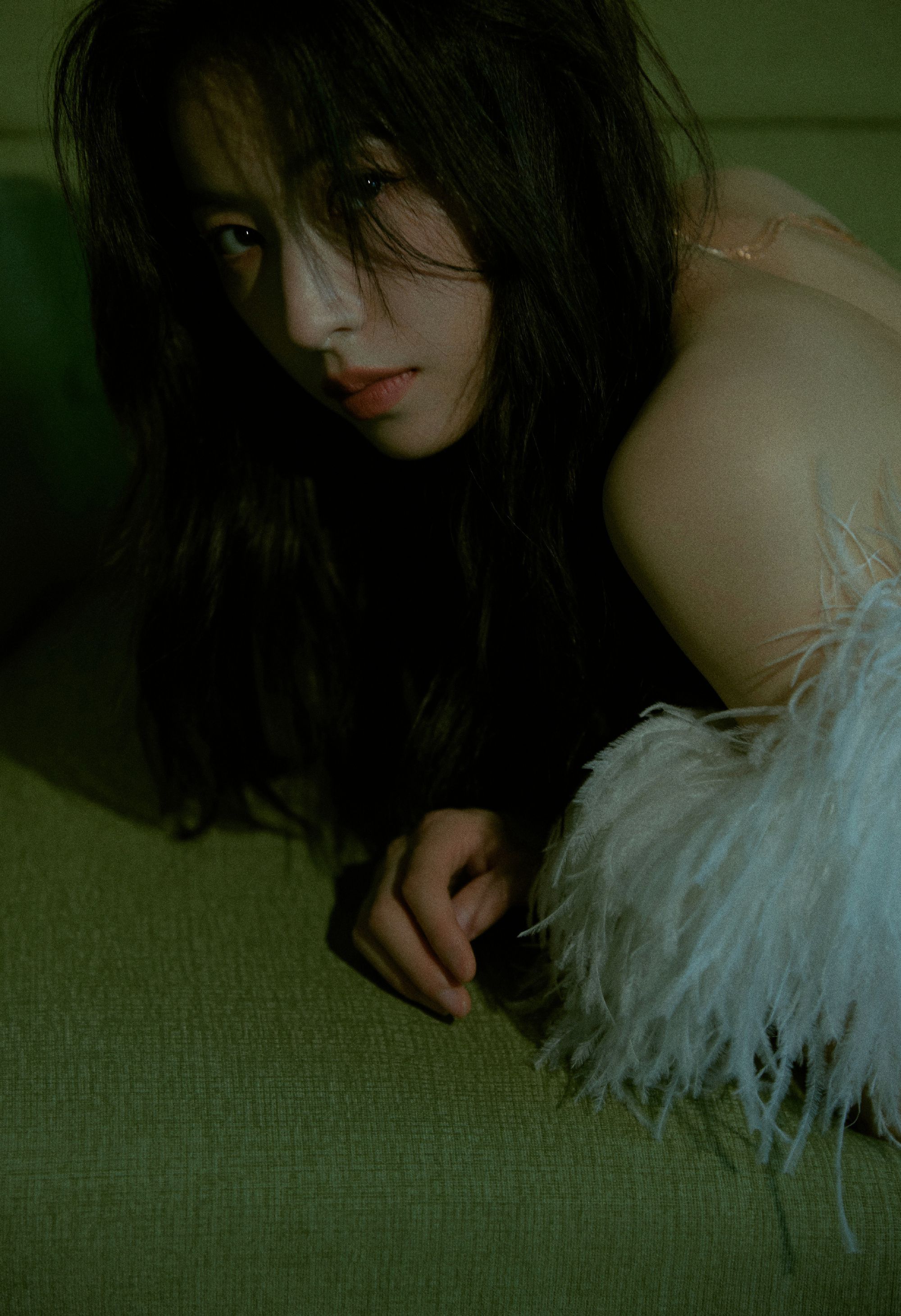 周雨彤灵感跳跃创意凝结充盈漫游时尚写真