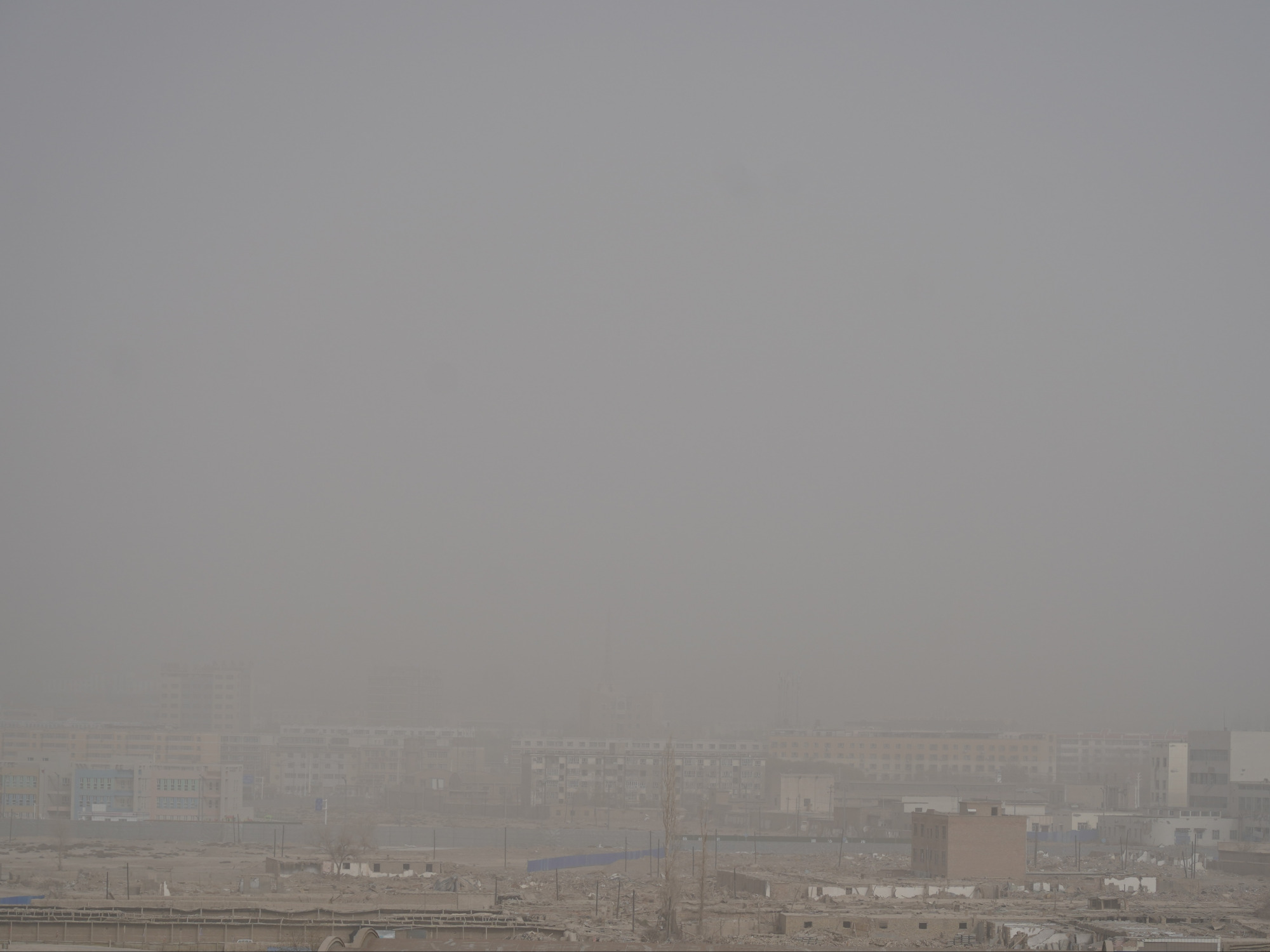 梨城遭遇沙尘天气 做好防护很重要!