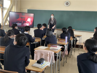 恐怖游戏变学校教材！用《P.T.》带学生学习日常英语