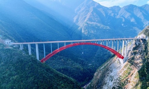 西南地区最高拱桥东溪河特大桥顺利通车
