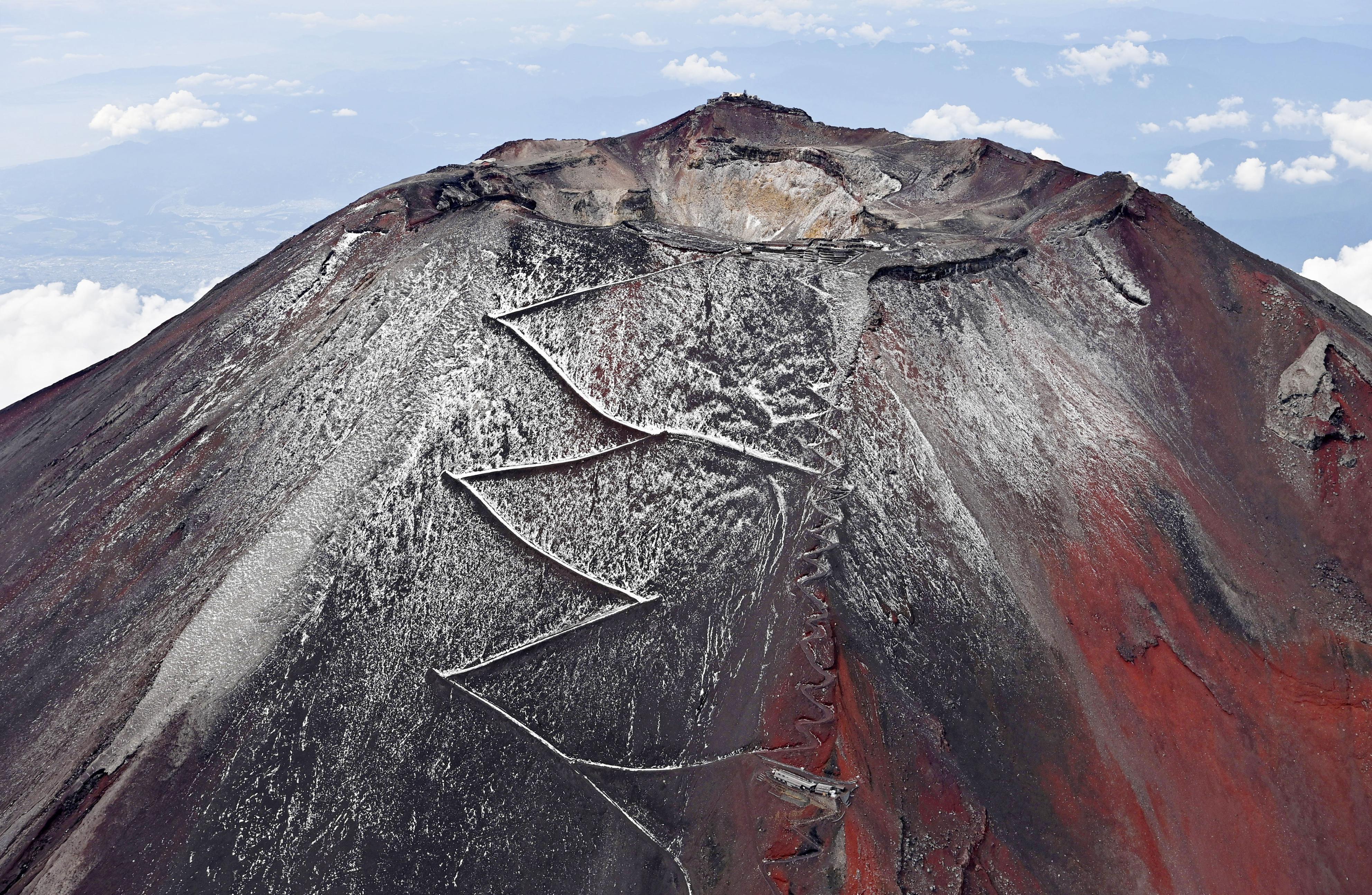 富士山火山口能去么图片