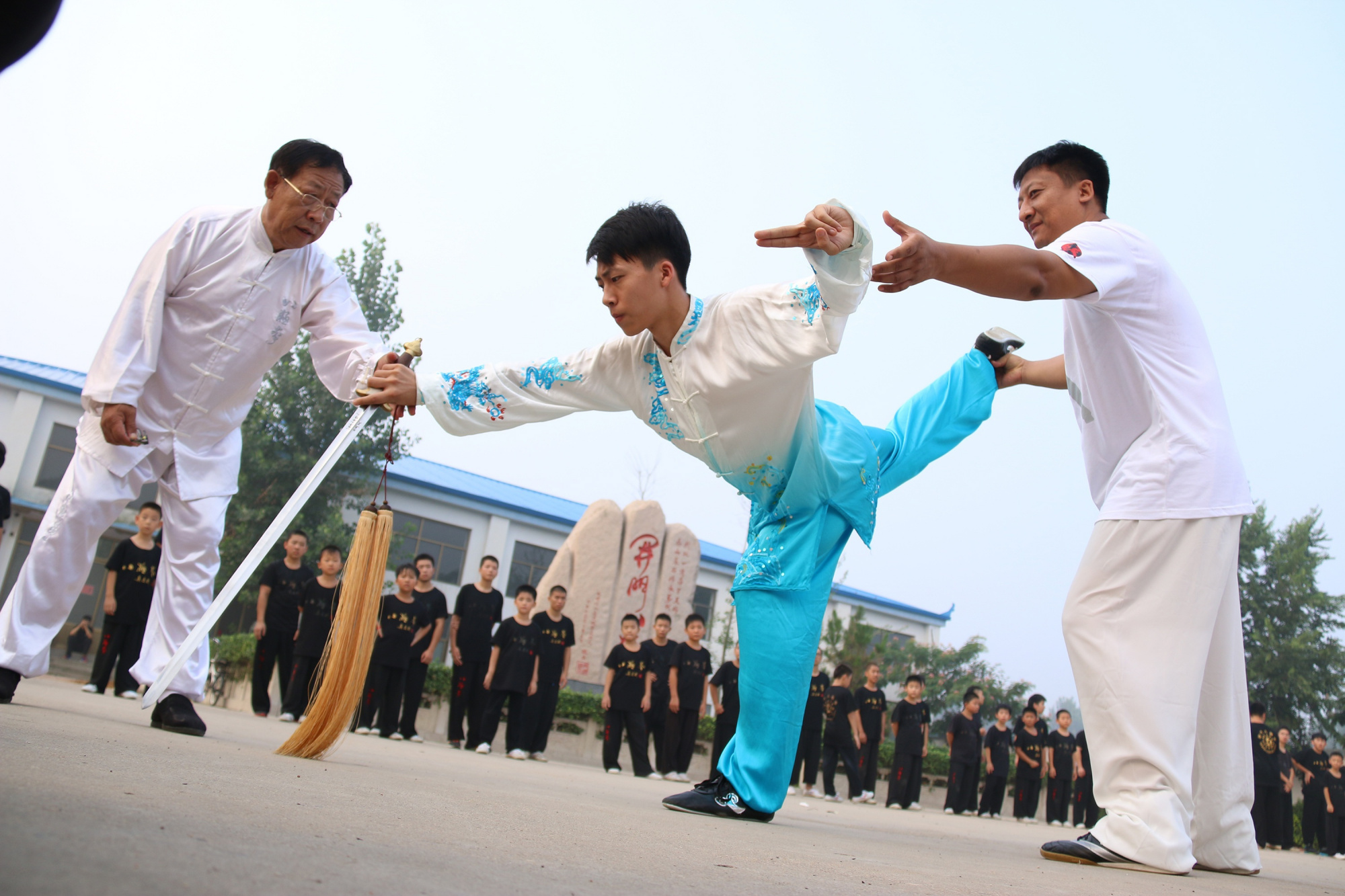 沧州"武术之乡"习武忙