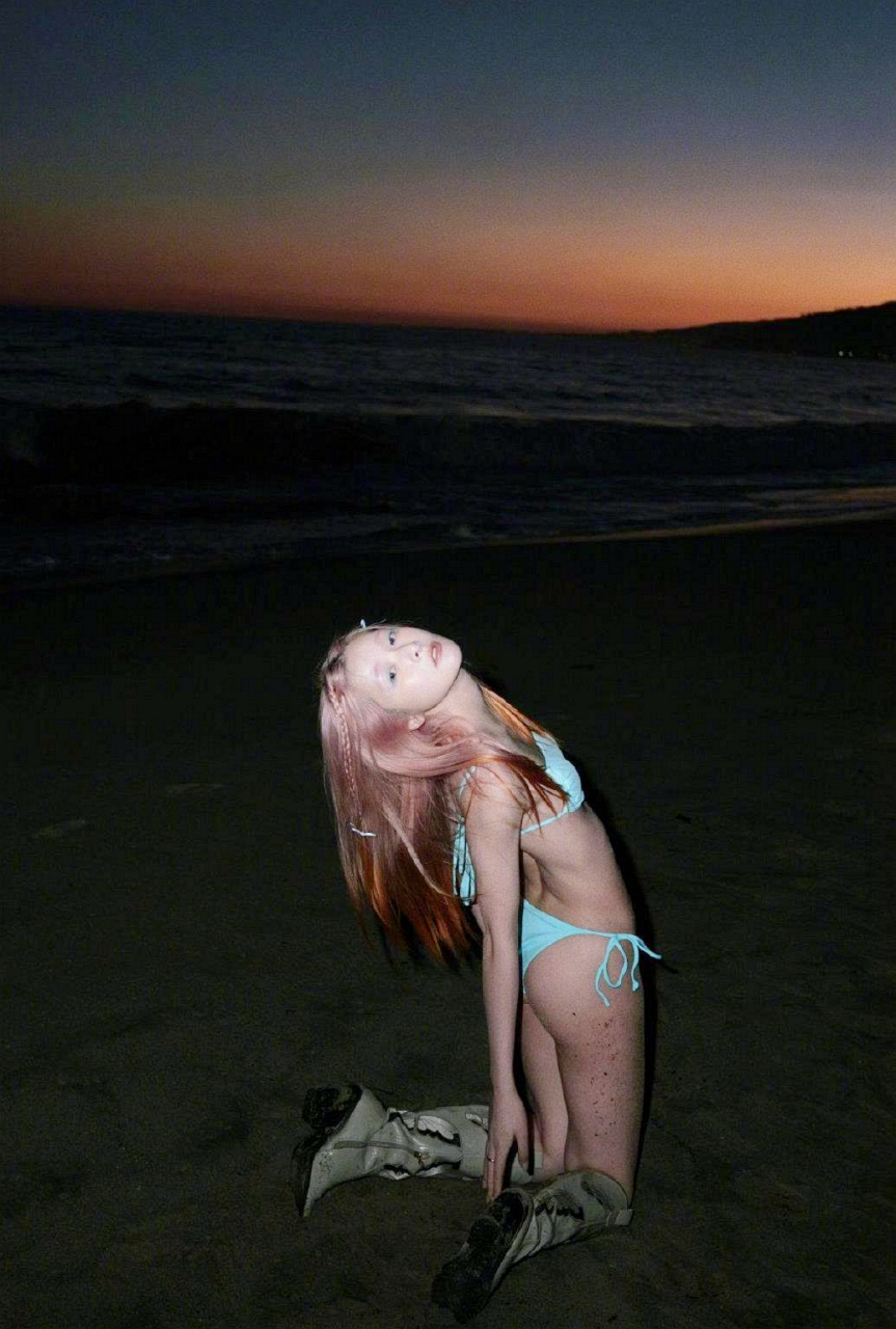 网友:可以免费看吗~徐娇晒出性感比基尼照,迅速引发热议,非常厚脸皮.