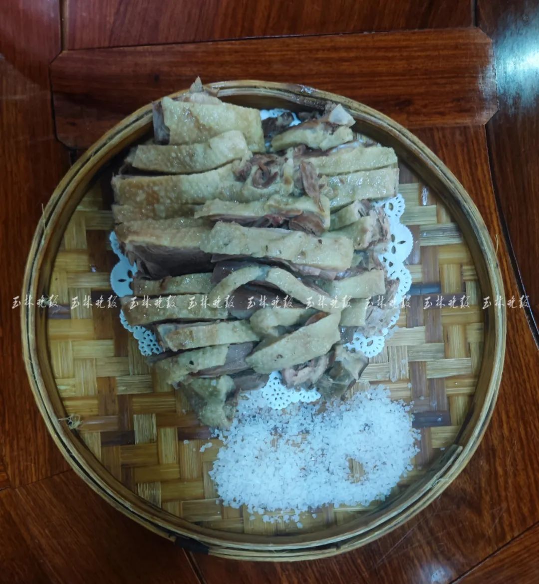 白切簸箕擦盐鹅