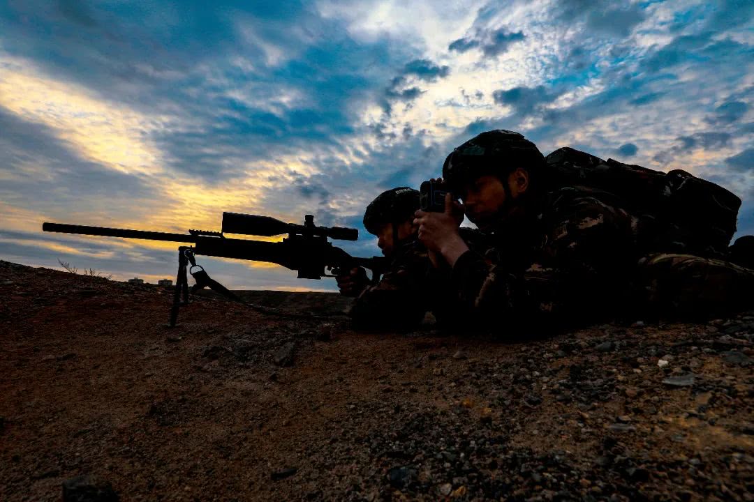 真实战场上,狙击手真会先打敌军军官吗?为啥有人说这是最傻的?