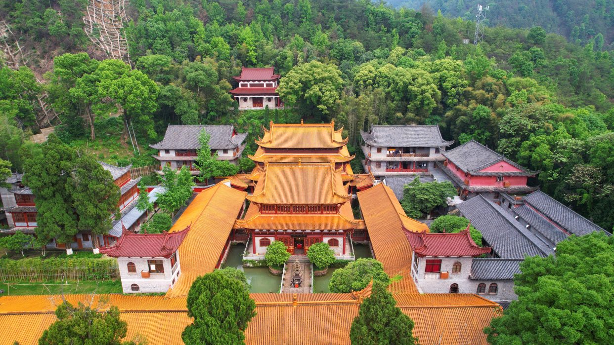 江西吉安有一座文化名山,被誉为山川第一,风景秀丽,很少游客