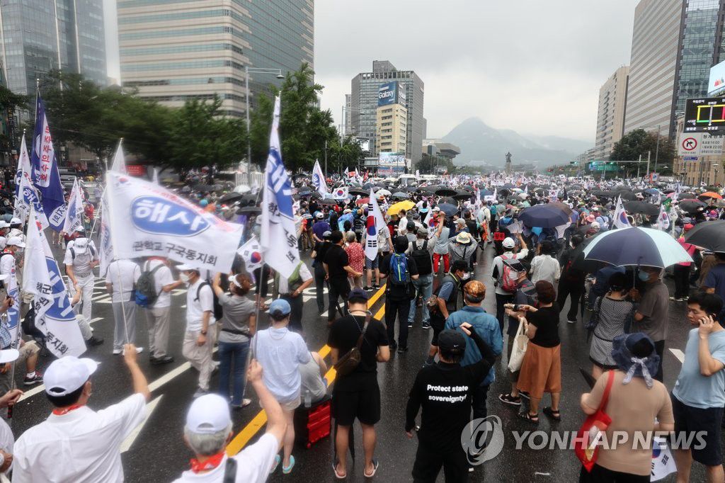 韩国宗教团体光复节违规集会文在寅:新天地事件后最大危机「组图」