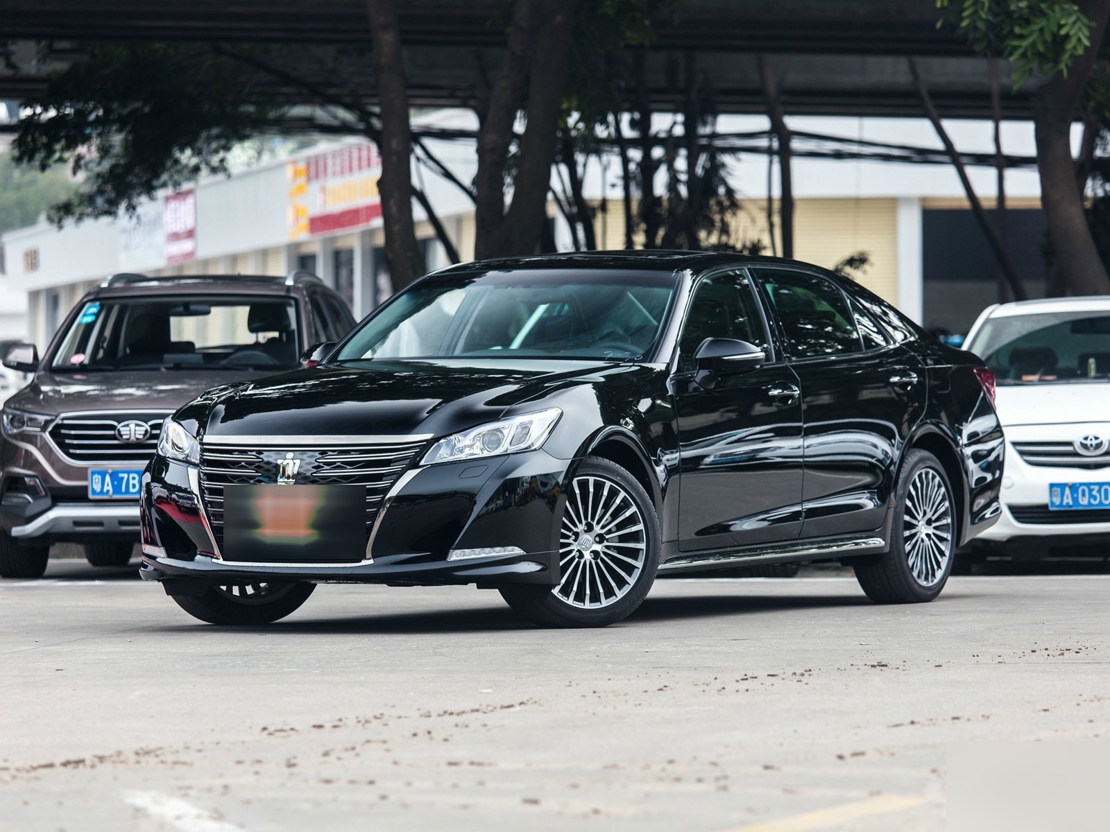 丰田皇冠13代半参数配置