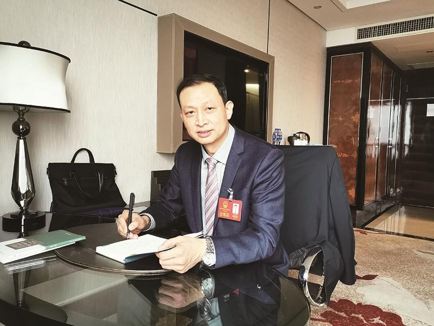 市人大代表,市一医院院长李俊明:多措破解医院周边停车难