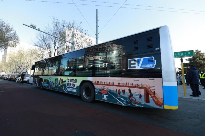 交通安全日打造特色品牌线路 北京公交集团122路推出主题车厢