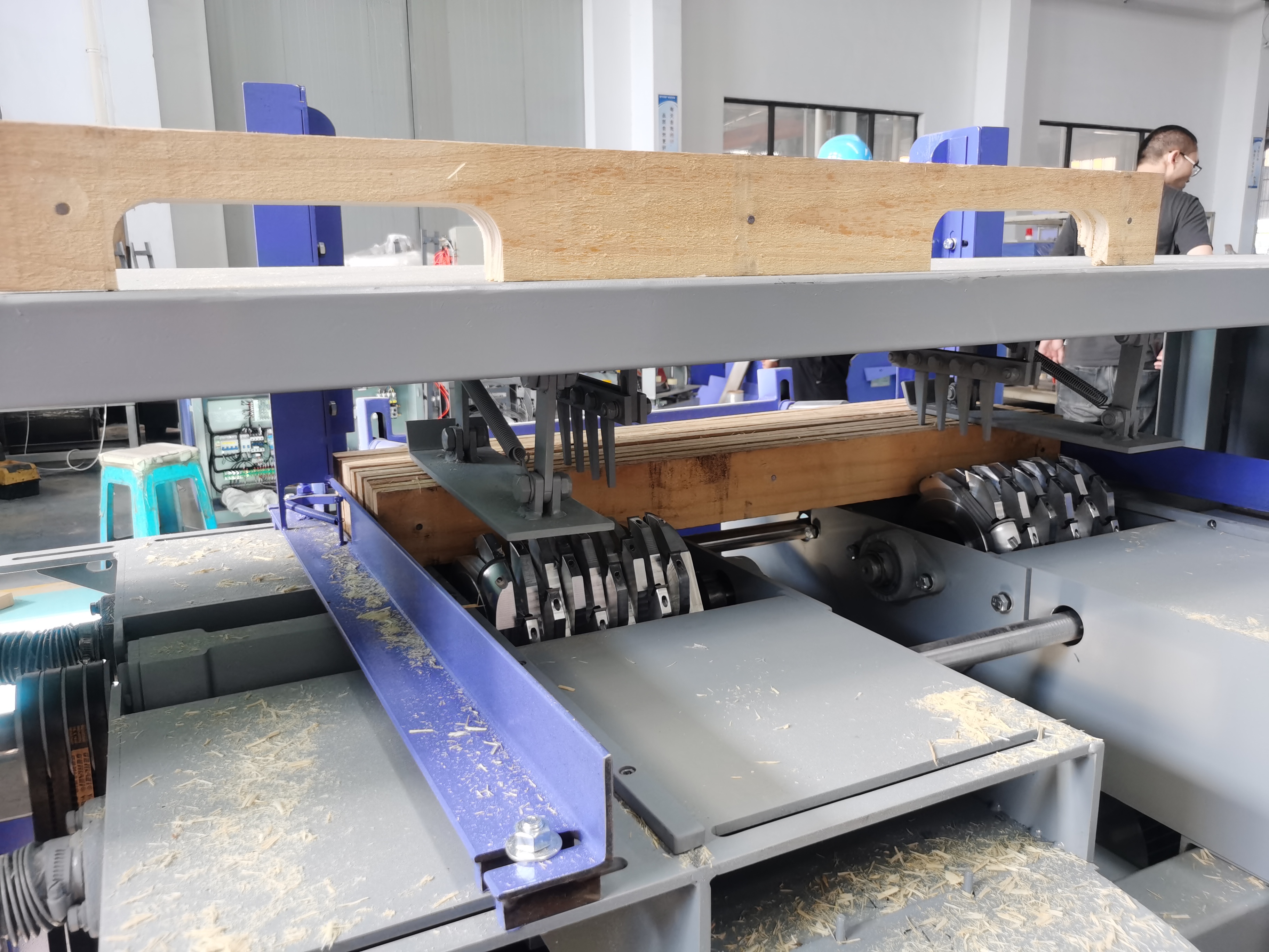 木托盘自动开槽机,木托盘刨槽机,怎么用