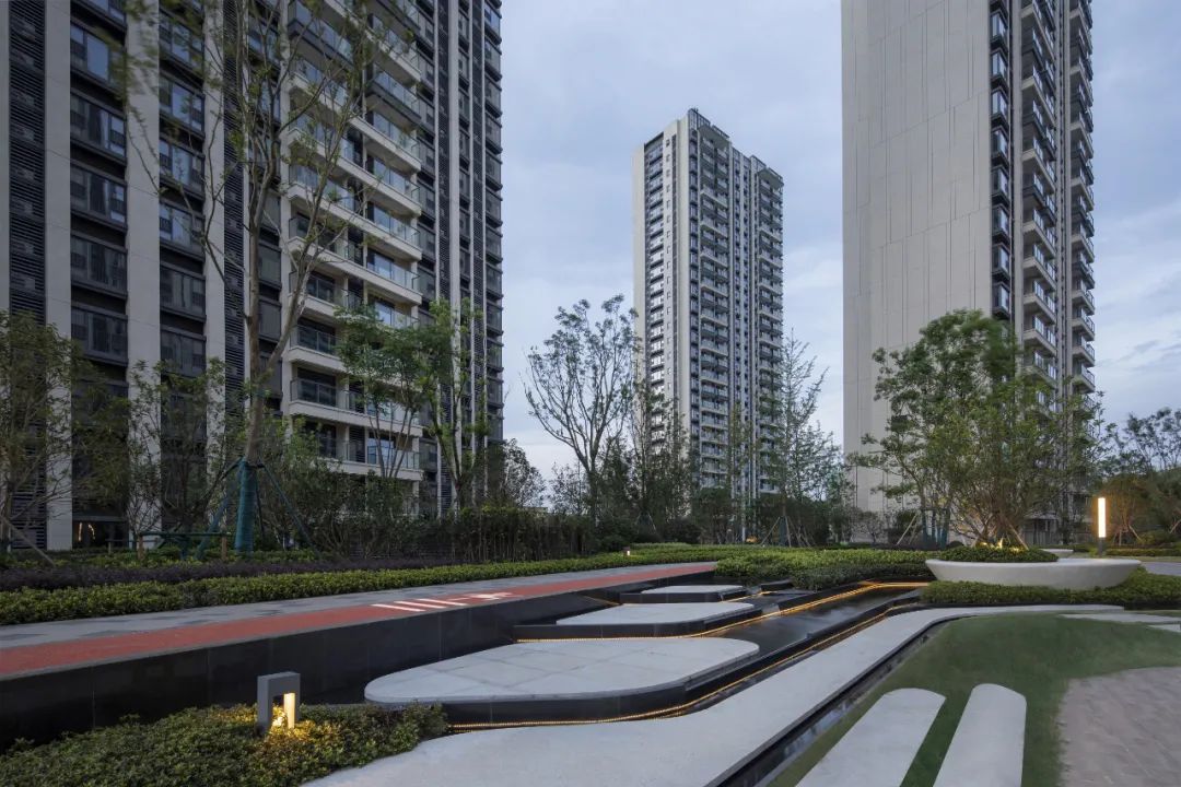 绿意山中来,逸居林中去