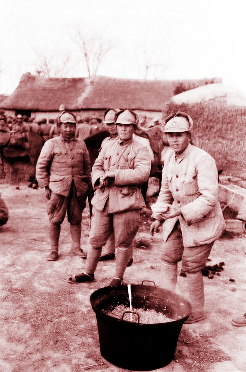 解放战争时期国军军人真实老照片,影视剧中展现的皮靴妩媚闪亮形象差