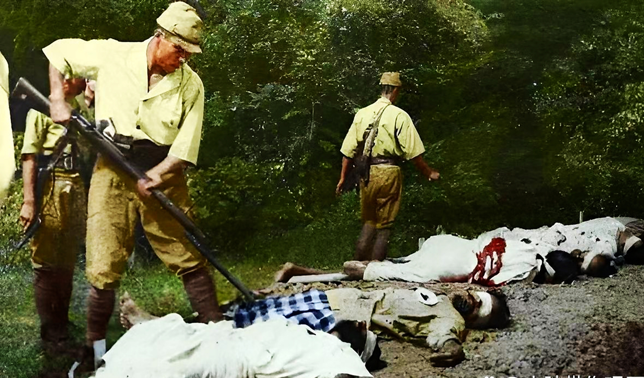 二战期间,日军记者拍摄了数名日军残忍杀害印度战俘的照片,作为日军