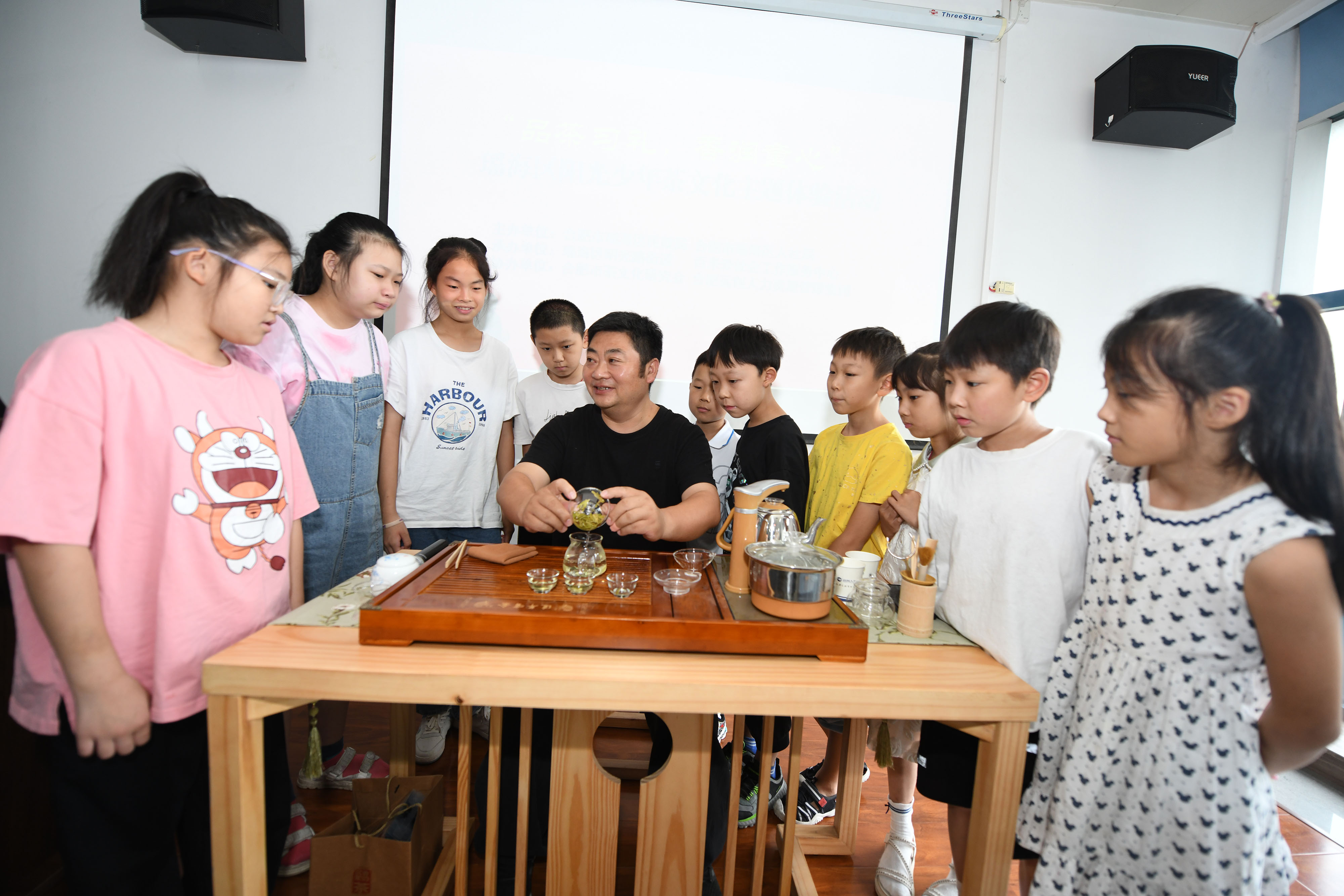 "品茶学礼,香润童心"瑶海区举行阳光少年茶文化主题体验活动