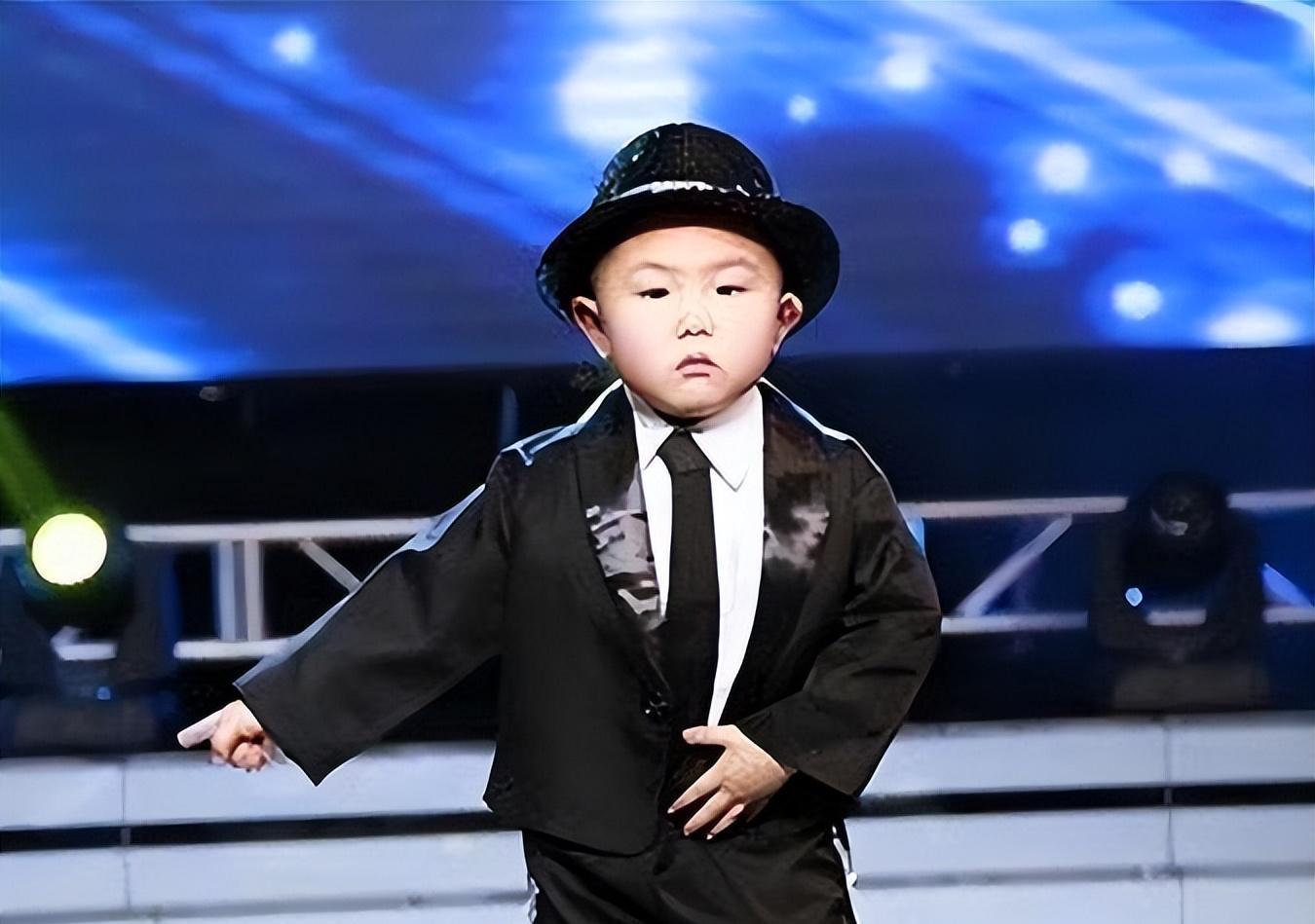 童星张峻豪:3岁出名,5岁上春晚,如今13岁的他早已是父母的骄傲