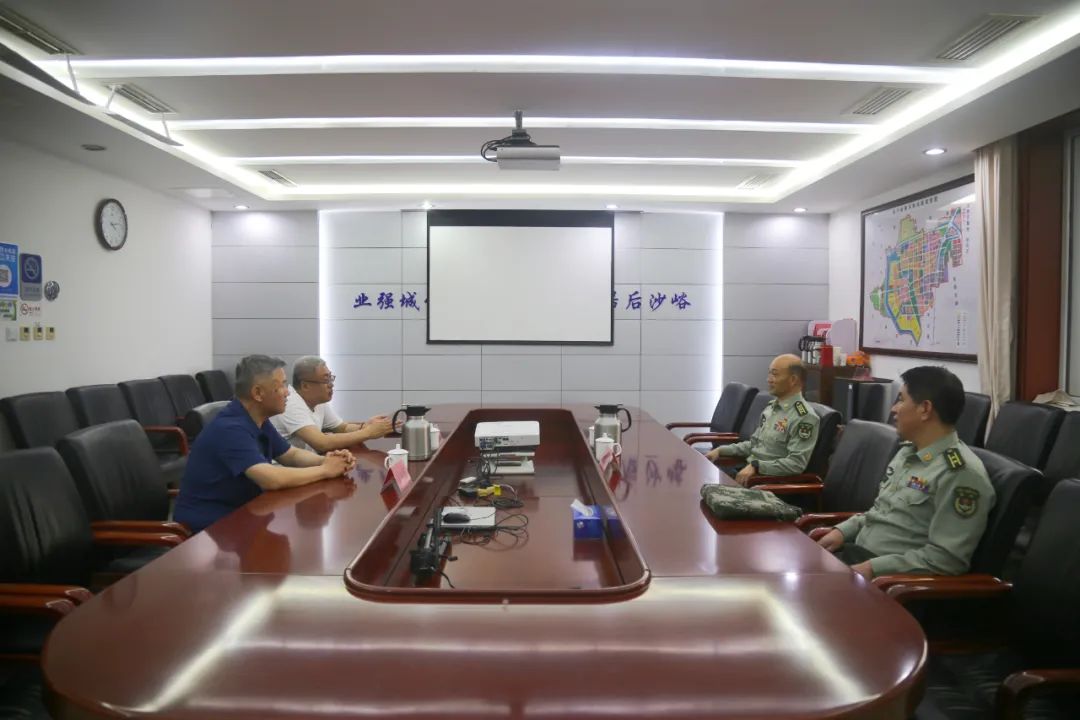 彭军带队,到后沙峪镇调研民兵整组点验工作,镇领导李强,夏鹏伟参加