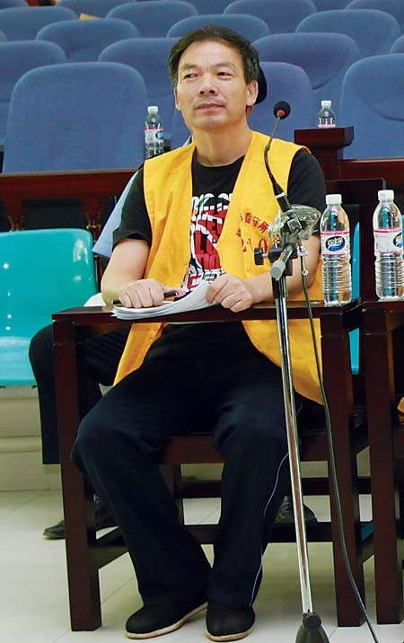 汤成奇:从励志教师到堕落官员的道德悲剧