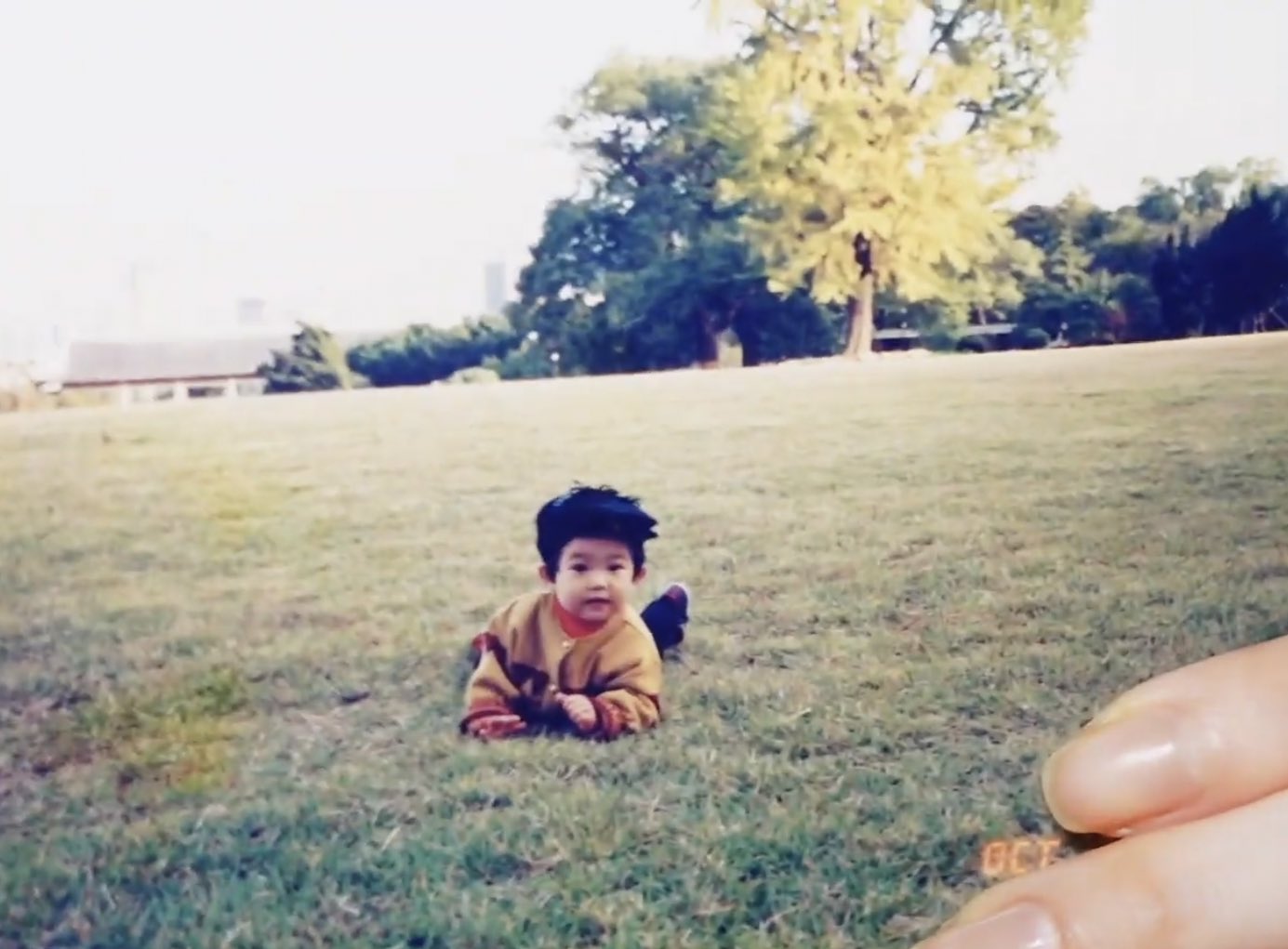 irene在"irenes record"中公开了童年照