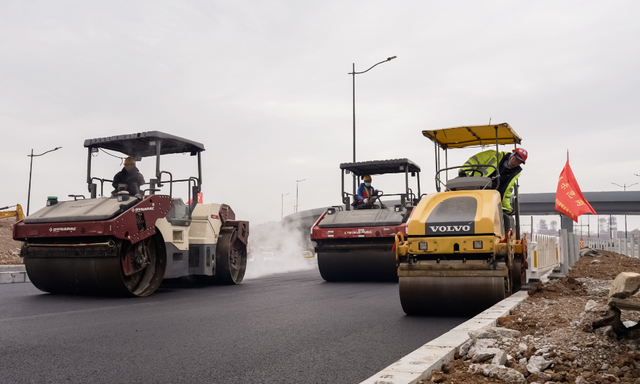 光明路延伸工程主线道路施工全部完成