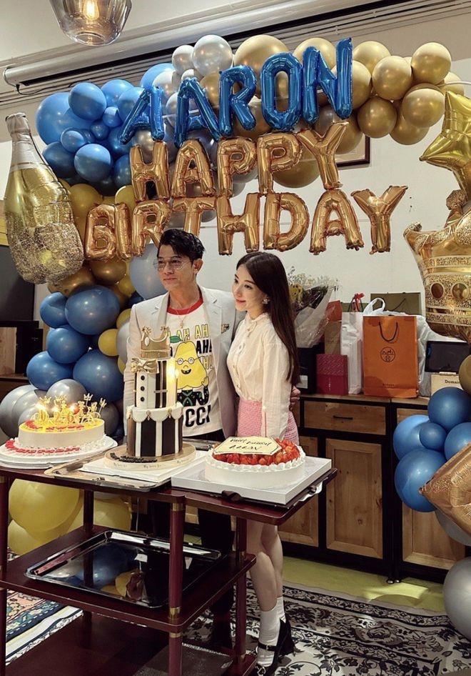 天王郭富城妻子方媛曝光57岁生日照片,双手合十许下心愿