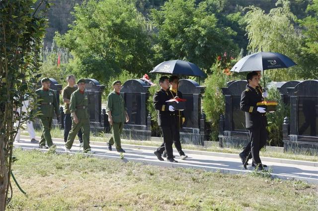 百岁抗日女英雄王益华"归队"