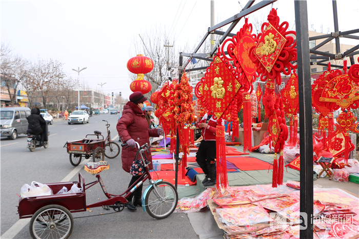 临近春节,利津集市年味浓