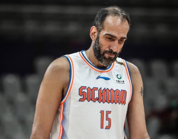 再见老哈|哈达迪摔倒跟腱断裂,彻底告别cba联赛!